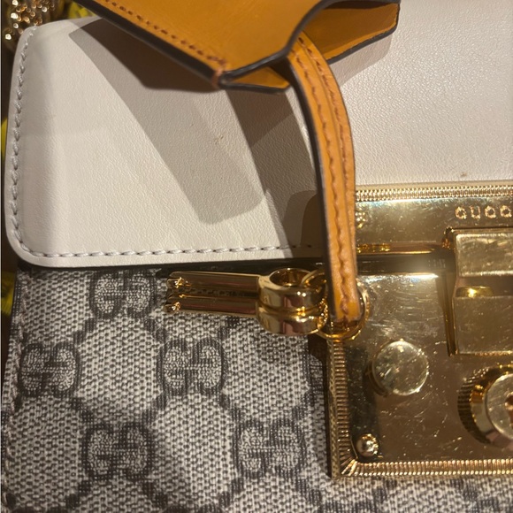 Gucci GG Supreme Padlock Purse in Pristine Condition - Picture 8 of 11